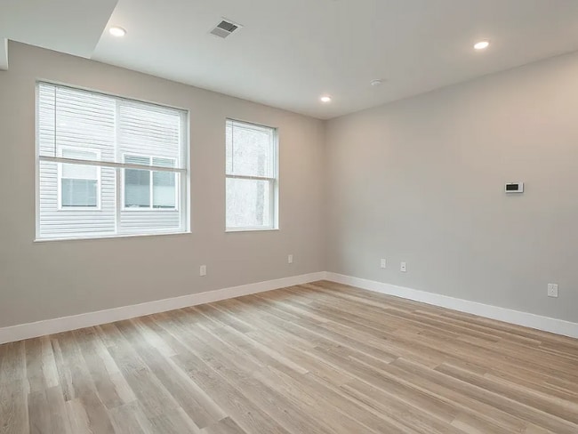 Photo - 2008 N Darien St Unit 10