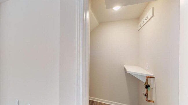 Photo - 310 Bogle St