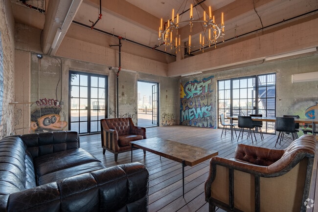 Entertaining/Meeting Space