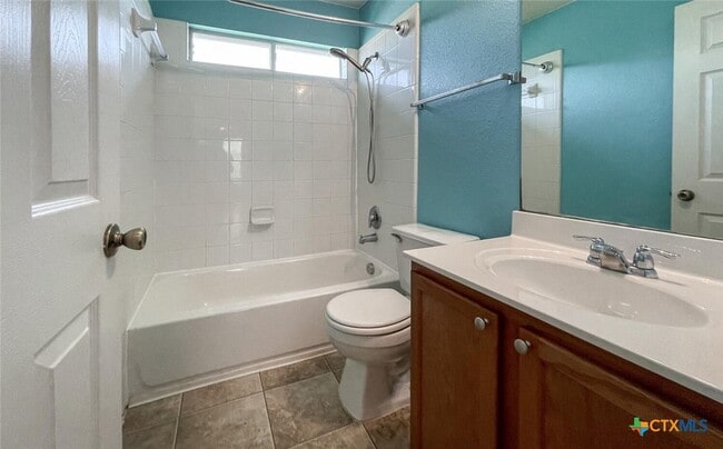 Photo - 2237 Stoneleigh Dr