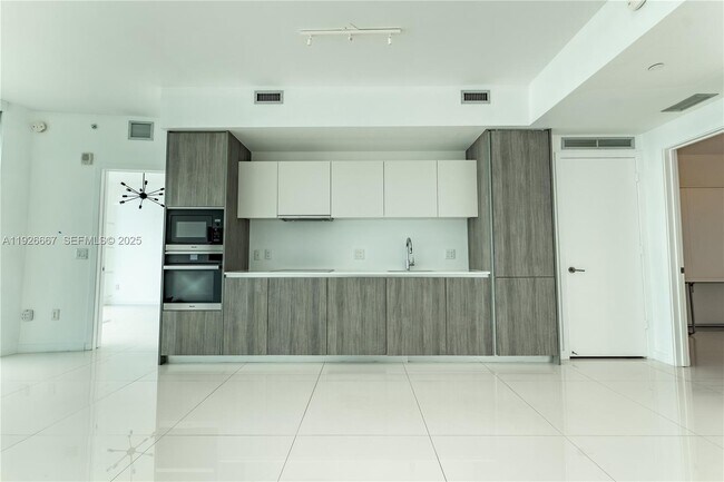 Photo - 2900 NE 7th Ave Unit 2006