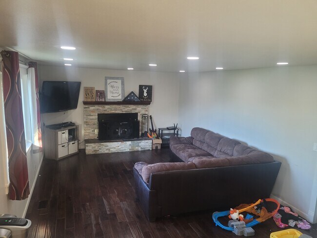 Photo - 12817 44th St NE