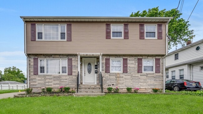 Building Photo - 327 Brookfield Pl Unit 2