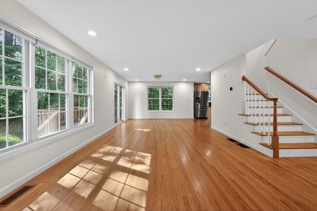 Photo - 6 Whitman Ln