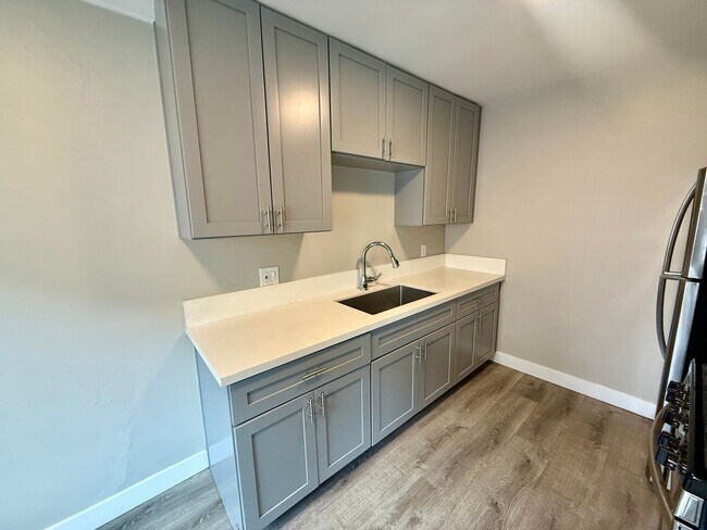 Photo - Emerald Ave Apartments