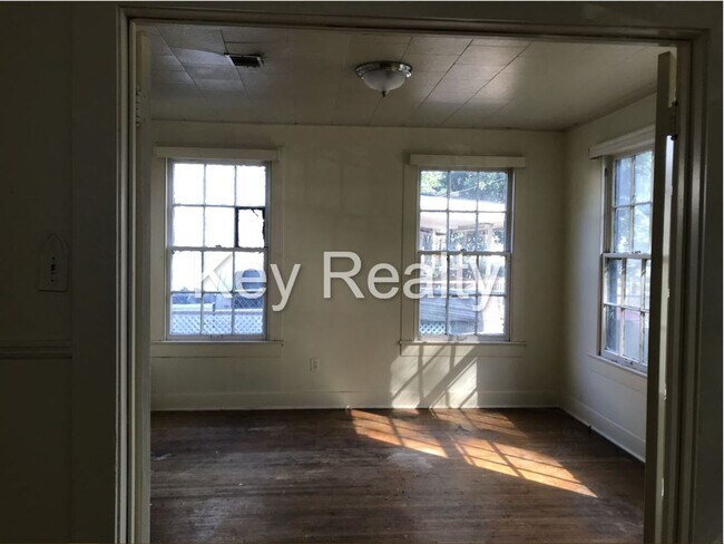 Photo - 112 Bentley St