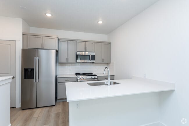 1BR, 1.5BA - 775SF - Kitchen
