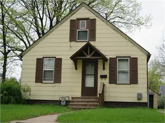 Building Photo - 2 bedroom, 1 bath house
