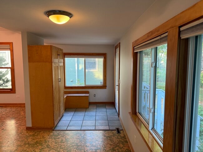 Photo - 1333 E Wilson St