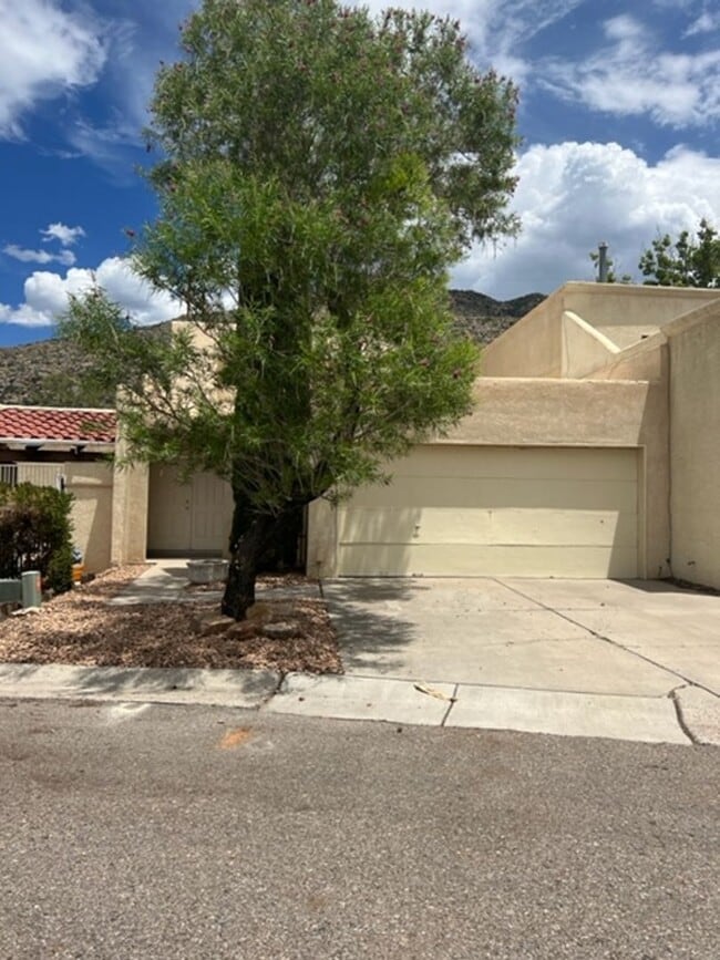 Beautiful 2 Bedroom 2 Bath 2 Car Garage To... - Beautiful 2 Bedroom 2 Bath 2 Car Garage To... House