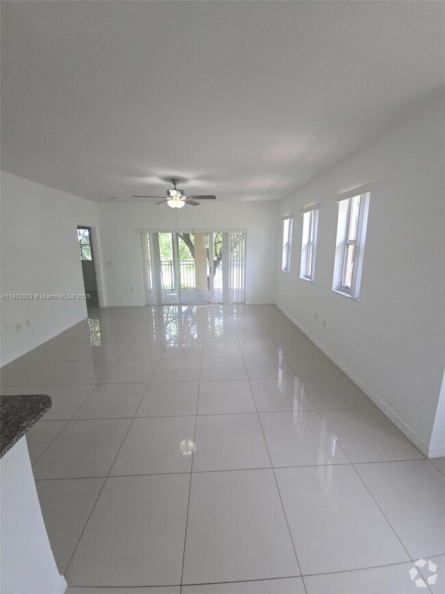 Building Photo - 2501 Centergate Dr Unit 204 Rental