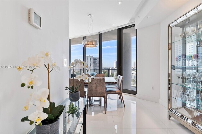 Photo - 17475 Collins Ave Unidad 504