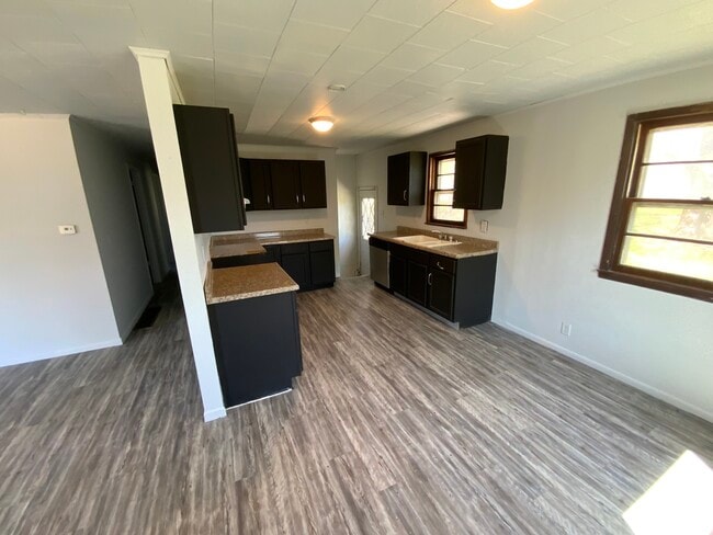 Photo - 921 Martin St