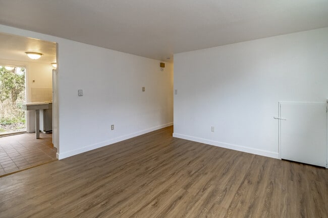 Photo - 13314 86 Ave E Unit A