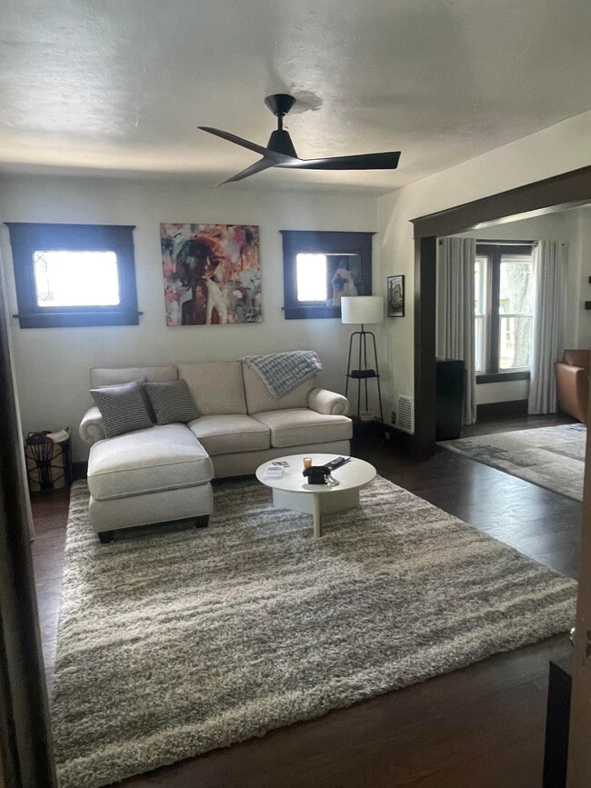 Sala de estar - 141 Parkwood Ave Unidad Apt 1