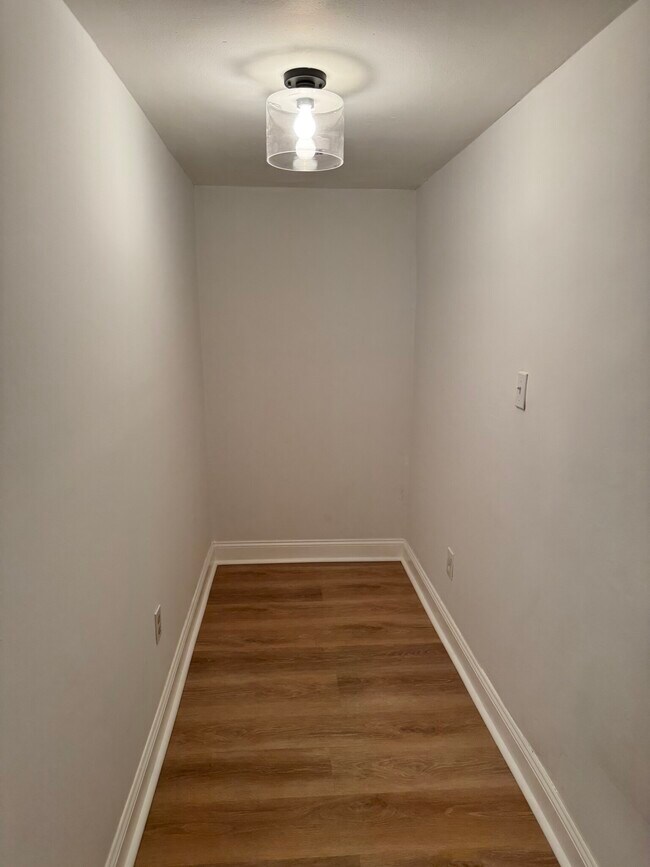 Photo - 61 Selkirk Rd Unit 1