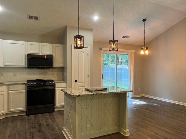 Photo - 324 White Oak Way