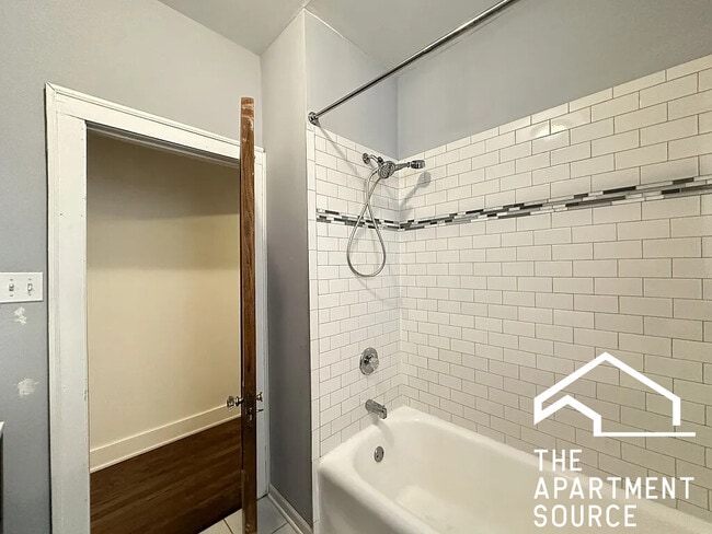 Photo - 5023 N Ridgeway Ave Unit 1