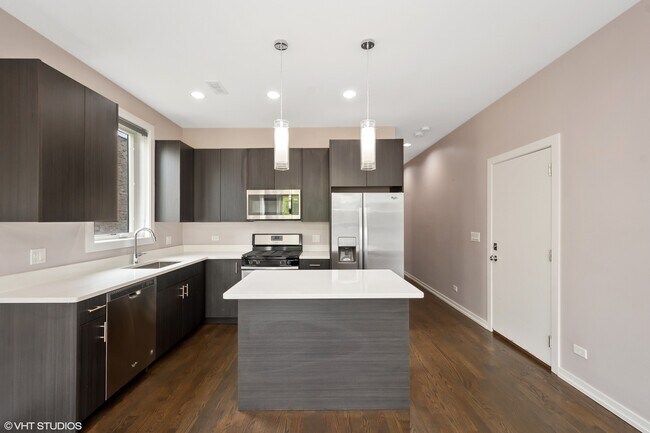 Photo - 2159 W Adams St Unit 2