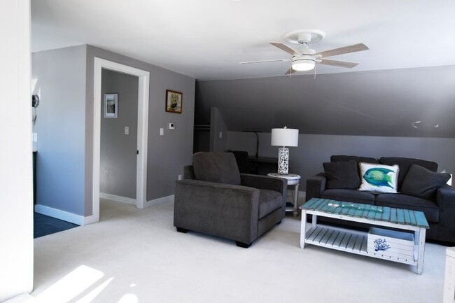 Photo - 10 Windward Ln