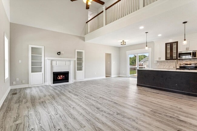 Photo - Renovated 5-bedroom 3.5-bathroom home loca...