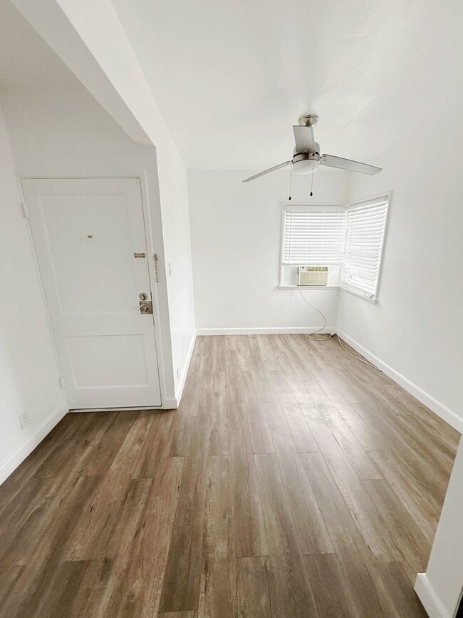 Photo - Evans Apartments