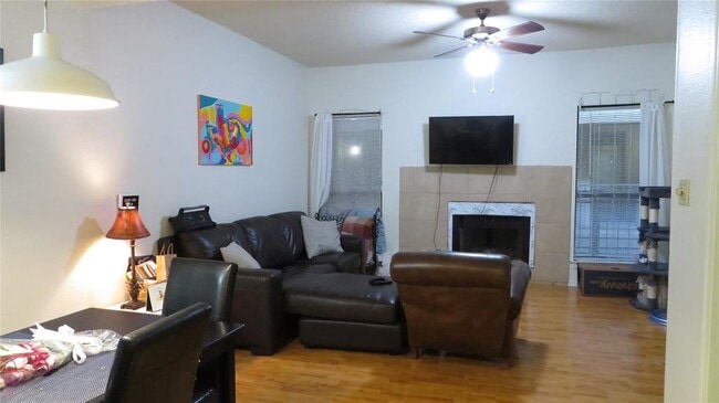 Photo - 1910 Robbins Pl Unit 202