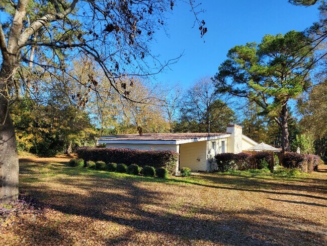 Photo - 419 Airport Rd House