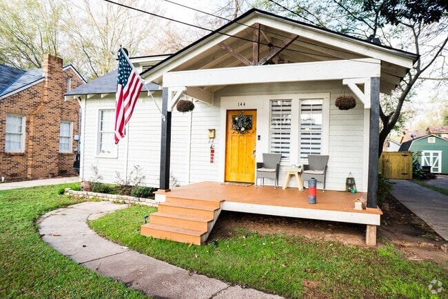 Building Photo - Broadmoor Beauty Rental