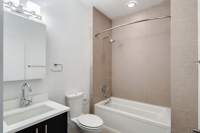 Photo - 702-12 N Front St