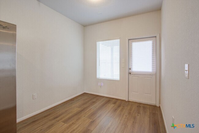 Photo - 324 Kenai Dr