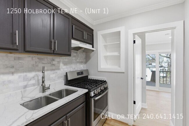 Photo - 1250 Holbrook Terrace NE Unidad ( 1)