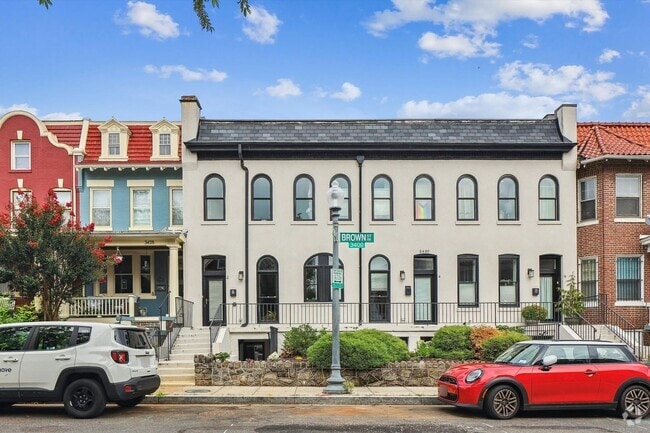 Building Photo - Marvelously Modern 3br/3bth home in Mount ... Unit 2