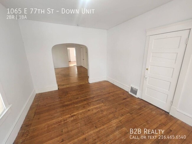 Photo - 1065 E 77th St Unidad Down