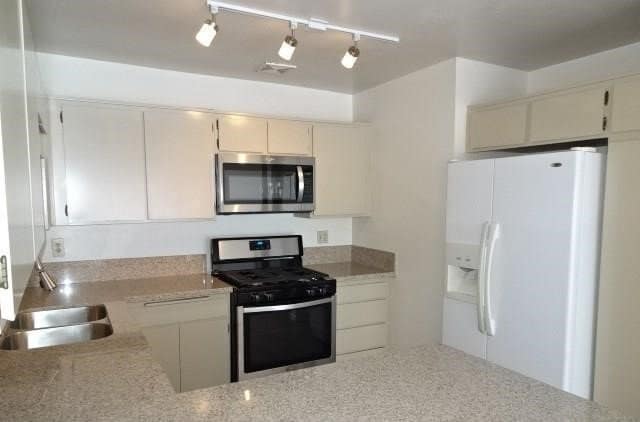 Photo - 4232 Larkwood Ave