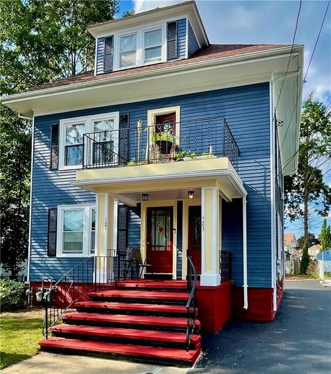 Photo - 121 Rutherglen Ave