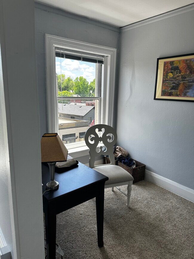 Photo - 607 E 5th St