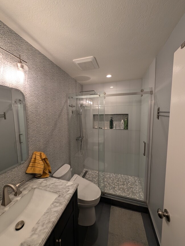 Photo - 701 King Ln