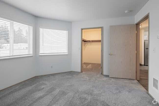 1BR, 1BA - 831SF - Primary Bedroom