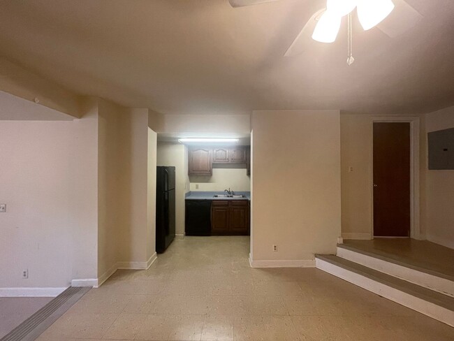 Photo - Studio in Downtown Historic House - Utilit... Unit Apartment 4