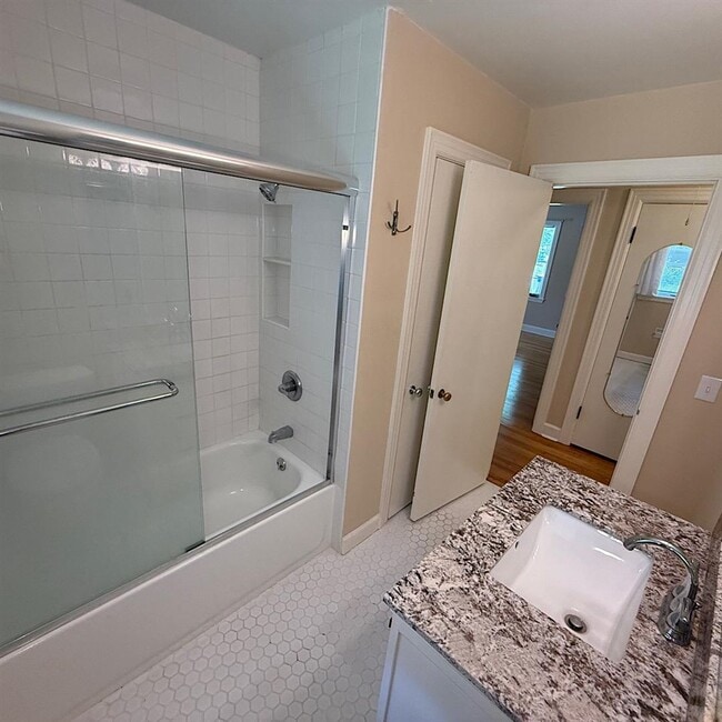 Photo - 1704 Kenton St