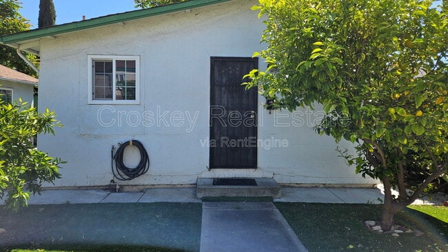 Photo - 173 E 15th St