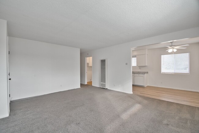 Photo - w4521 Unit 4519