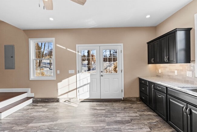 Photo - 6 Latchkey Ln