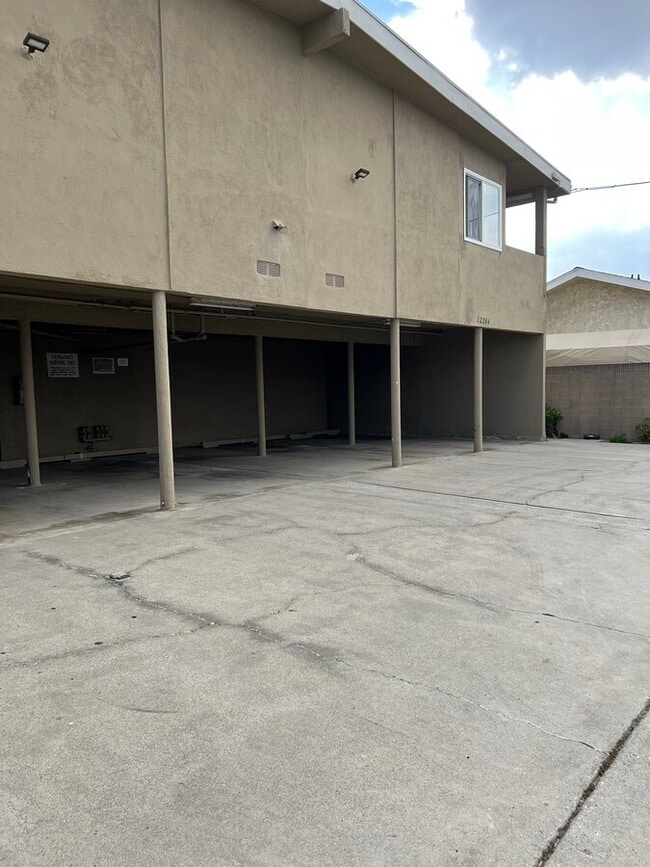 Photo - Montclair Apartments