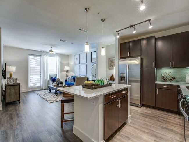 Photo - Modern Comfort with Resort-Style Amenities! Unidad FW2