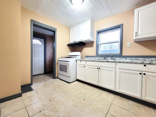 Photo - 798 Stadelman Ave