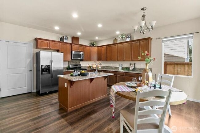 Photo - 1714 Craig Rd SE