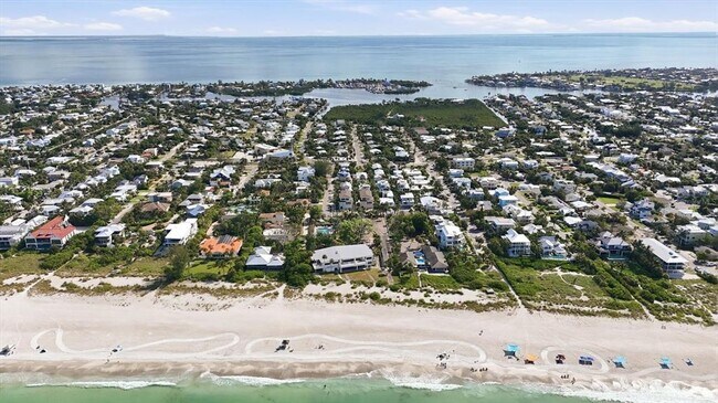 115 Aqua Ln