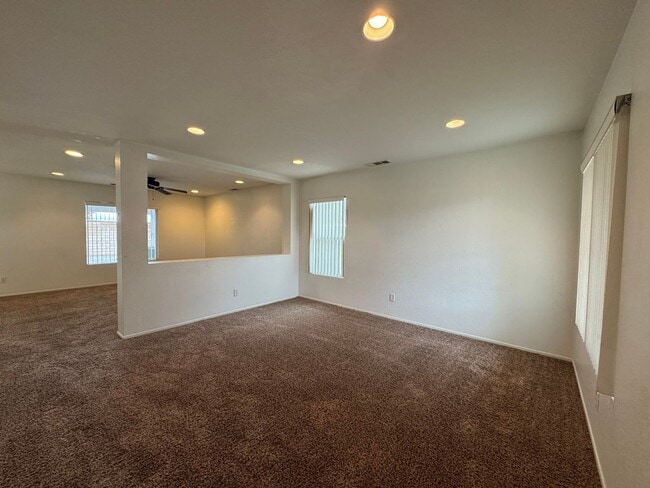 Photo - Spacious 3 Bedroom Home in Victorville
